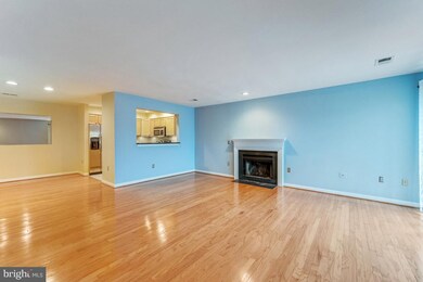 306A Locust St SE unit 12, Vienna, VA 22180 - photo 4