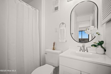 En suite primary bathroom
