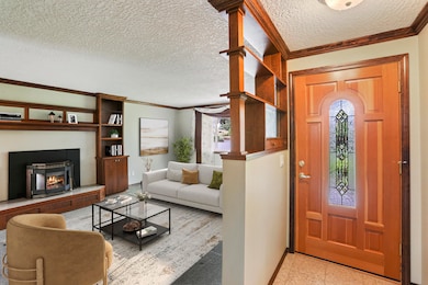 Living room/entry