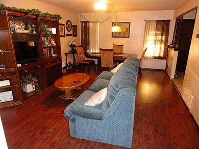 Living Room. Laminate floors in living.