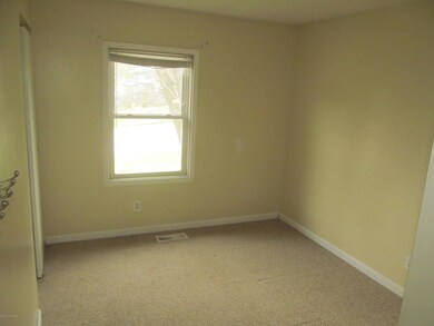 8217 Vaughn Mill Rd, Louisville, KY 40228 - photo 7