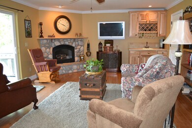 6990 Riverside Dr, Redding, CA 96001 - photo 2