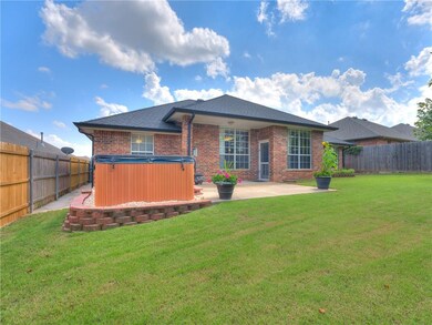 2217 NE 7th St, Moore, OK 73160 - photo 7