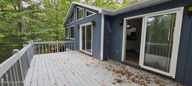 861 Country Place Dr, Tobyhanna, PA 18466 - photo 2