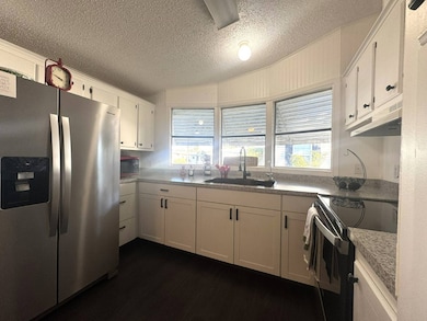 637 N Edgewater Dr, Plant City, FL 33565 - photo 2