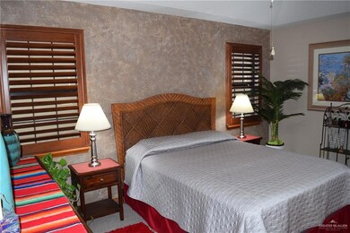 826 Santa Anna Dr, Alamo, TX 78516 - photo 4