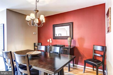 2562 James Monroe Cir, Herndon, VA 20171 - photo 5