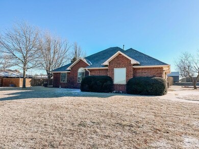 903 N. Aspen Lane- Beauitful mature trees, yard an