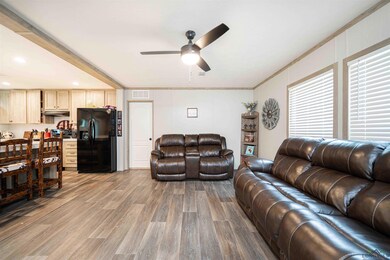 Living room with recessed lighting, ornamental mol