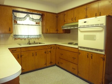 Kitchen (View 1)<|><|>