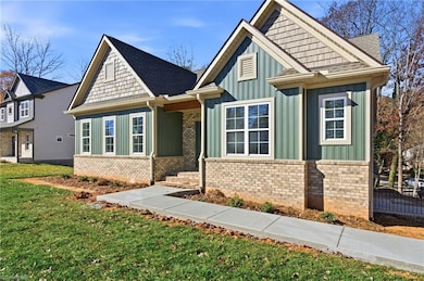 194 N Peace Haven Rd, Winston-Salem, NC 27104 - photo 3