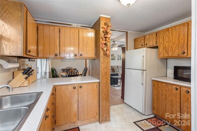 103 Cumberland Dr, Hendersonville, NC 28792 - photo 7