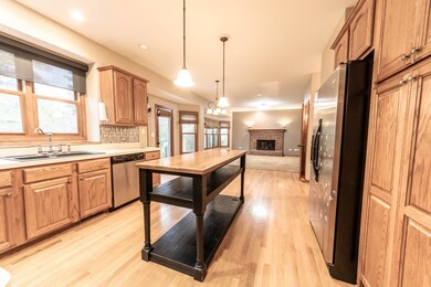 420 Sudbury Cir, Oswego, IL 60543 - photo 6