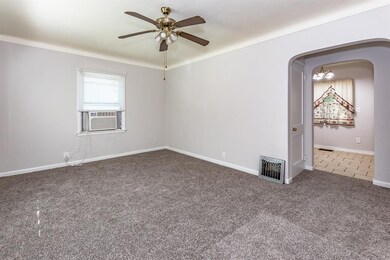 1510 8th St SW, Cedar Rapids, IA 52404 - photo 2