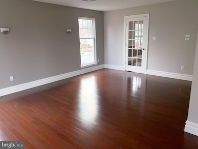 10 Thorn Briar Ln, Burlington, NJ 08016 - photo 3