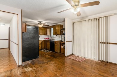 K_3415_Burbank_Rd_017