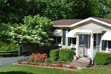 305 Meadowbrook Ct, Hendersonville, NC 28792 - photo 2