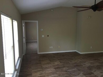 11526 Tori Ln, Jacksonville, FL 32218 - photo 7