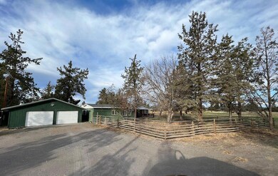 4831 SW Obsidian Ave, Redmond, OR 97756 - photo 4