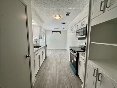 1705 Parkcrest St, Alvin, TX 77511 - photo 6