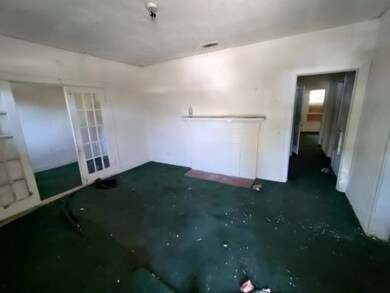 224 W 24 St 32206 living area