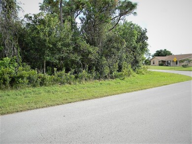 898 Campbell Ave, Sebastian, FL 32958 - photo 4