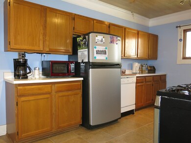 489 S Main St, White River Junction, VT 05001 - photo 5