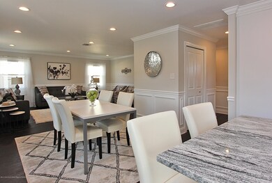 Dining rm to Living rm