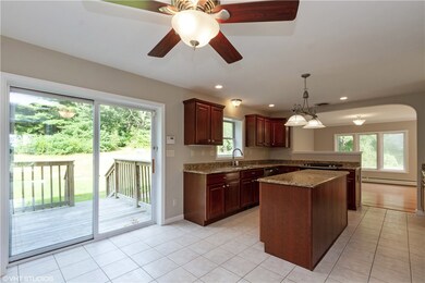 653 Commonwealth Ave, Warwick, RI 02886 - photo 5