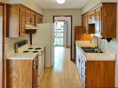 9938 Edelweiss Cir, Shawnee, KS 66203 - photo 4