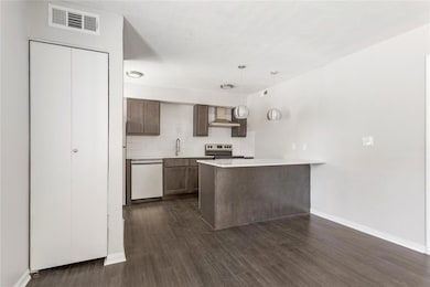 2810 Dorchester Dr unit 23, Oklahoma City, OK 73120 - photo 3