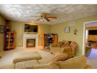 Den/Family/Great Room. COME ENJOY THE FIREPLACE