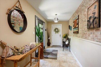 207 S Poplar Ave, Elmhurst, IL 60126 - photo 4