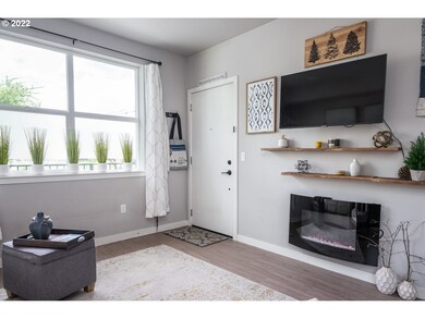 Living Room/Entrance