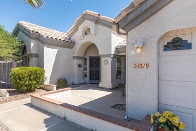 Lovely Courtyard Entry