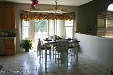 Kitchen dining
