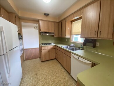 30418 Briar Ct, Wickliffe, OH 44092 - photo 6