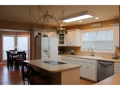 SEPARATE DINING AREA