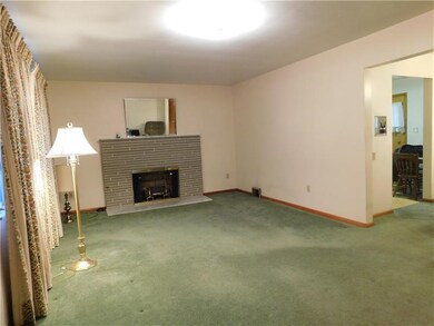 This open floor plan and living space adorns hardw