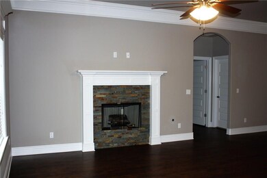 572 Riley Ln, Bethel Heights, AR 72764 - photo 4