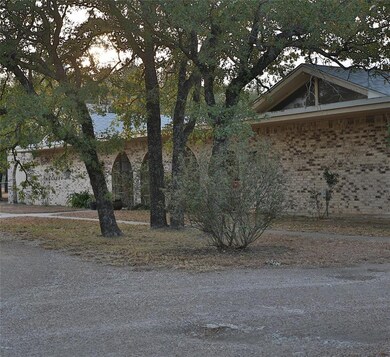 960 Red Bird Ln, Weatherford, TX 76088 - photo 3