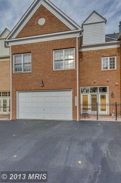 8503 Gavin Manor Ct, Chevy Chase, MD 20815 - photo 2