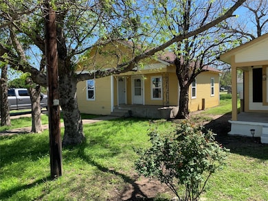 309 Avenue A, Ennis, TX 75119 - photo 5