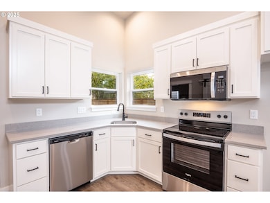 1380 Jacobs Dr, Eugene, OR 97402 - photo 7