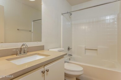 014-photo-bathroom-11920920