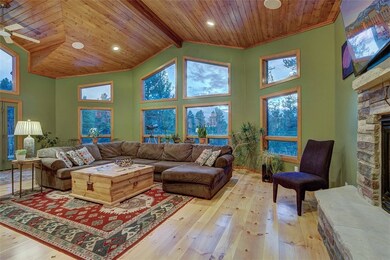 Large family room with vaulted ceilings