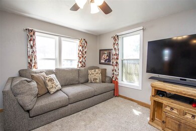 1415 W 4th St, Cedar Falls, IA 50613 - photo 4