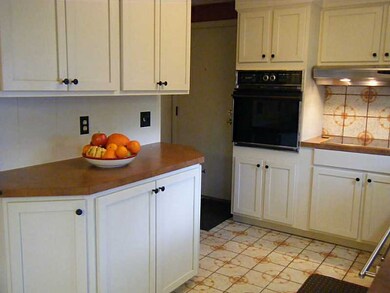 25 Randall St, Greenville, RI 02828 - photo 4