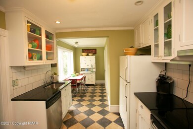 209 N 6th St, Stroudsburg, PA 18360 - photo 6