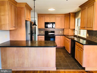 913 Brighton Ave, Reading, PA 19606 - photo 7